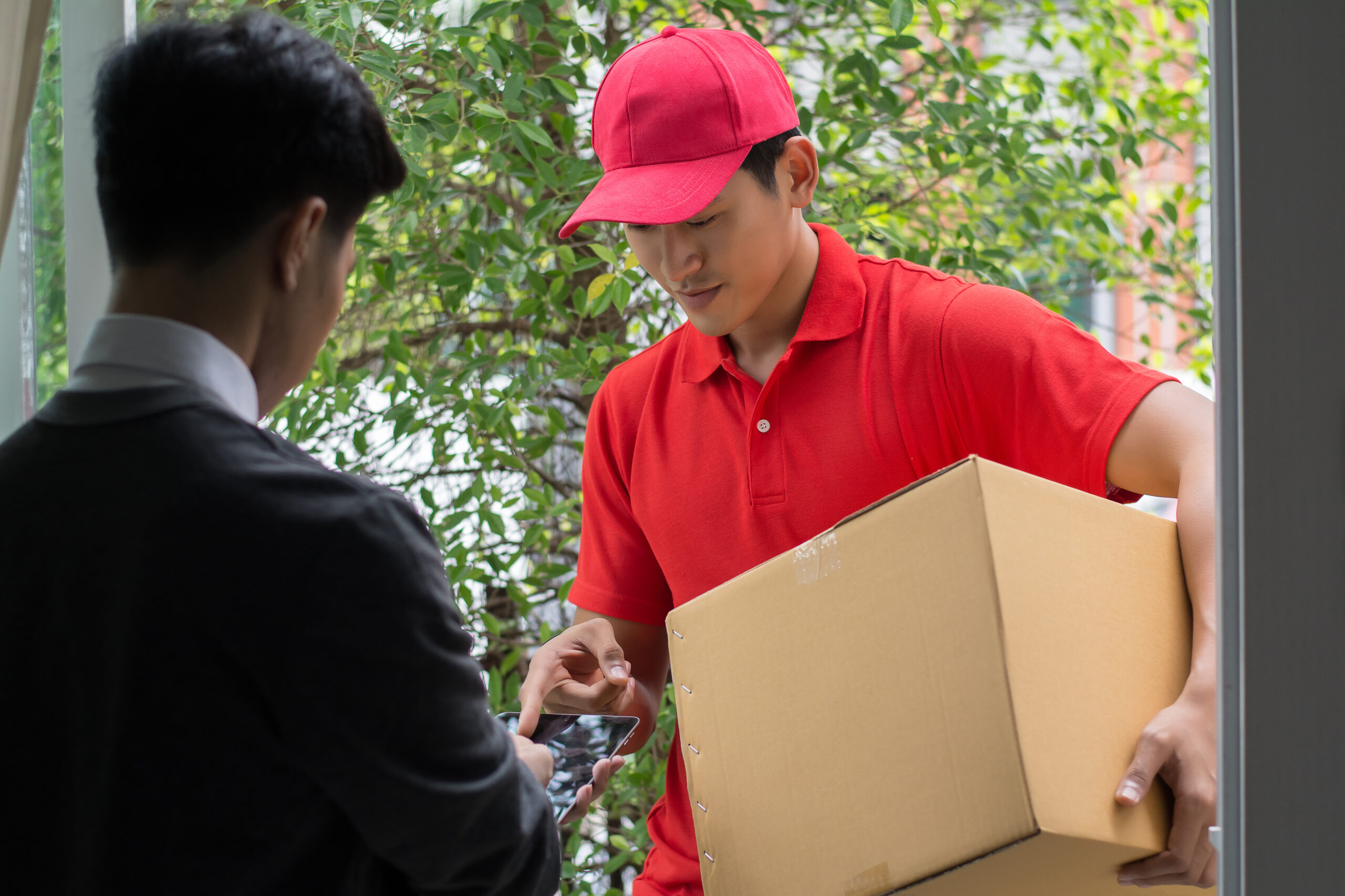 Discover the key benefits of a trusted delivery courier service with Jades Cargo Services Inc. Learn how fast, reliable, and affordable logistics can transform your business.